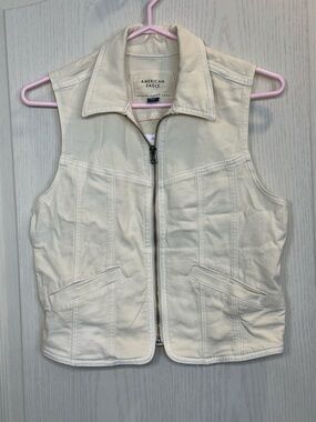 American Eagle Outfitters Off-White Sleeveless Zip Vest